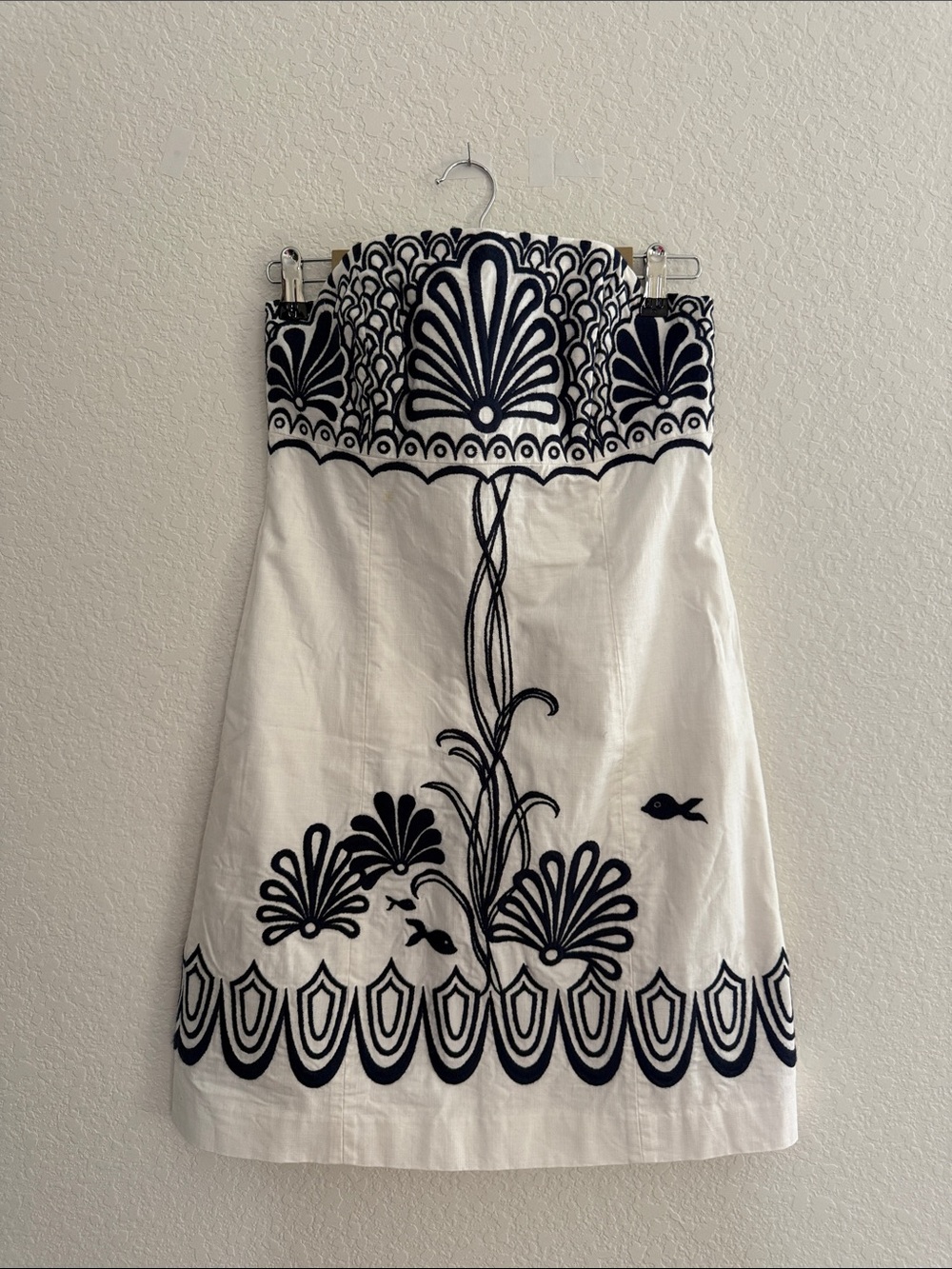 Lilly Pulitzer Strapless Dress in White and Navy Embroidery Size 6